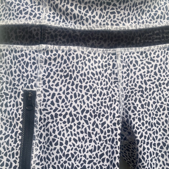 Lululemon Inspire Tight II Mesh Miss Mosaic white black 2 - Picture 5 of 13